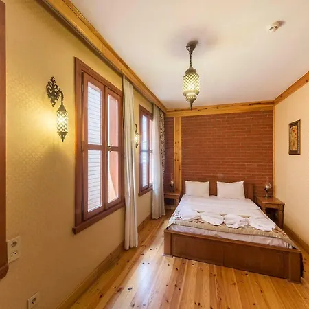 Hotel Lalinn 3*