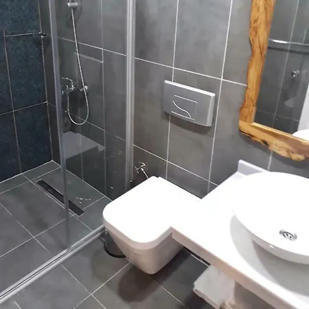 Jakaranda Hotel 3*