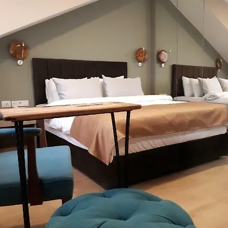 Jakaranda Hotel 3*