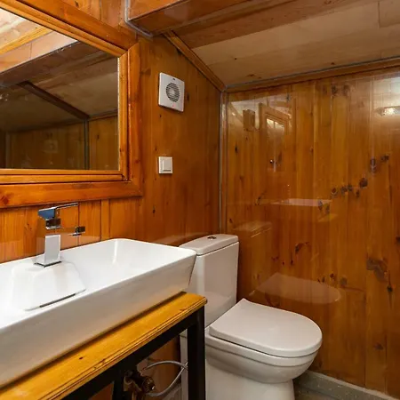 Bed & Breakfast Wonder Wood