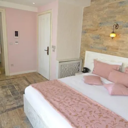 Elegance Hotel 4*