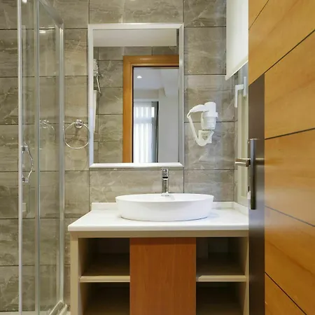 Nishant Hotel Ξενοδοχείο 3*