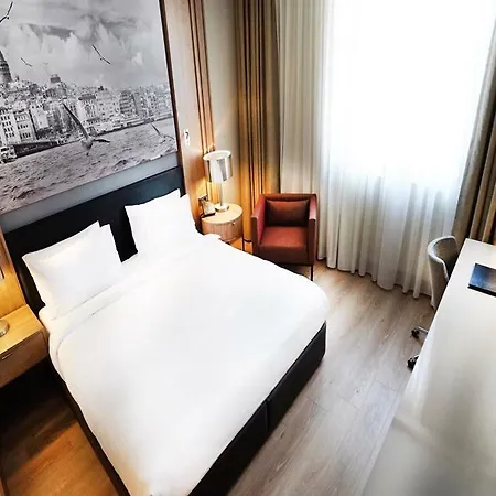 Tryp By Wyndham Basin Ekspres Hotel 5*