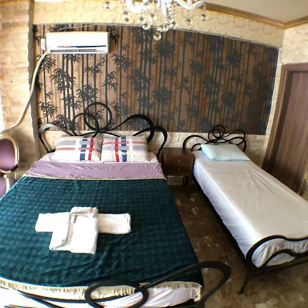 Hotel Dilek & Cafe Estambul