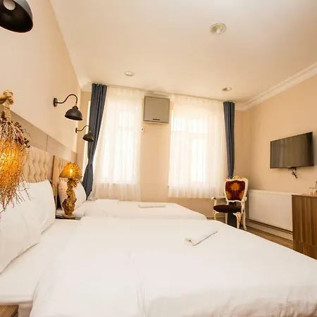 Corner Garden Hotel 2*