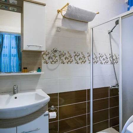 Alhambra 3*