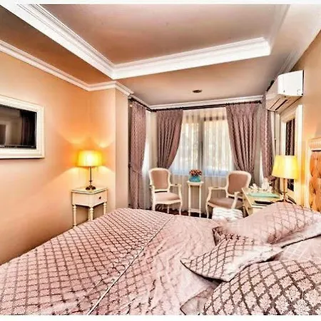 Daphne Hotel 4*