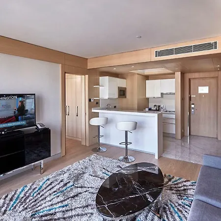 Hotel Wyndham Grand Levent & Conference Center 5*