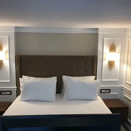 Hotel Old Port 2*