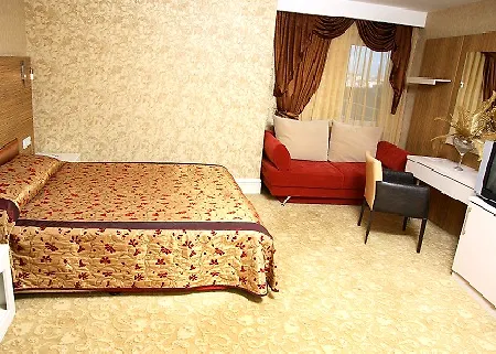 Hotel Golden Hill