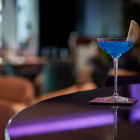 Hotel Yotel Airport, Entrance 2*