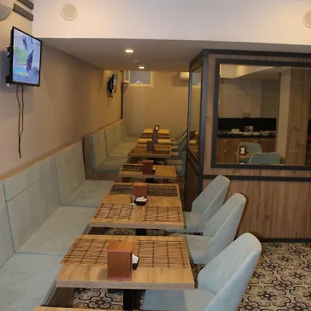 Hotel The Lola 3*