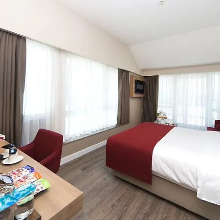 Hotel Ramada Encore Kartal 4*