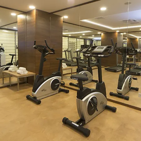 Hotel Ramada Encore Kartal 4*
