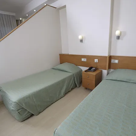 מלון דירות Entes 3*