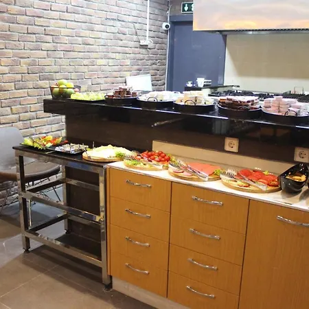 Terrace Hotel 2*