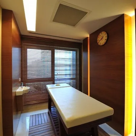 Radisson Residences Avrupa Tem 4*