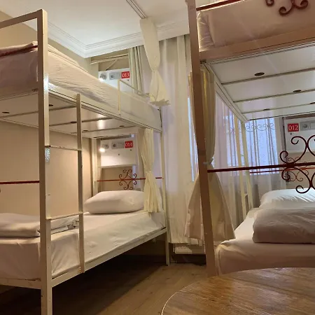 Hostel Antique