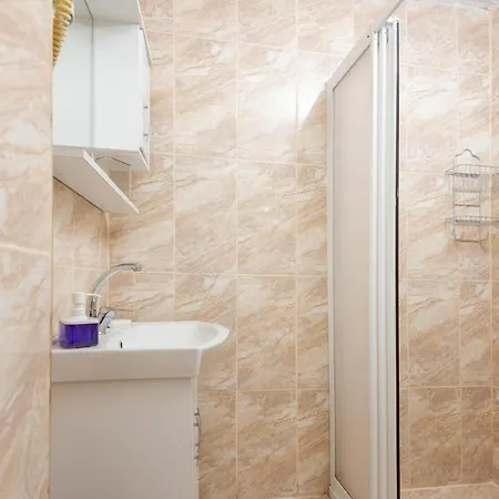 Aparthotel House 2*