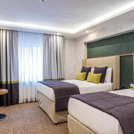 Otel Carlton Old 4*
