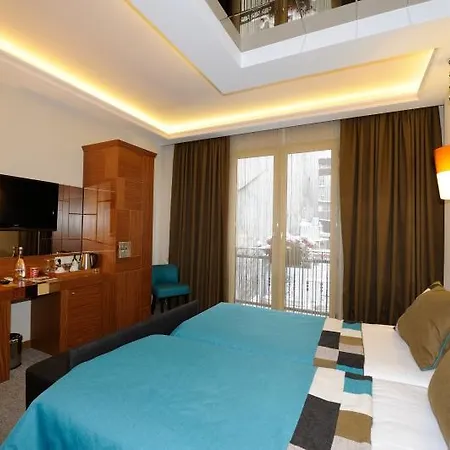 Collage Taksim Hotel