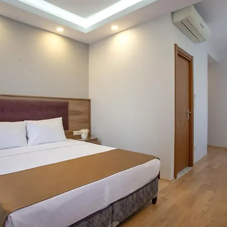 West Palace Hotel 2*
