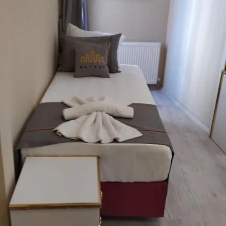 Rhythm Hotel 2*