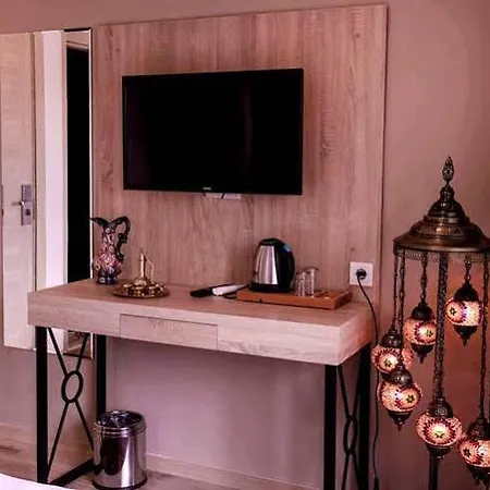 The Lola Hotel