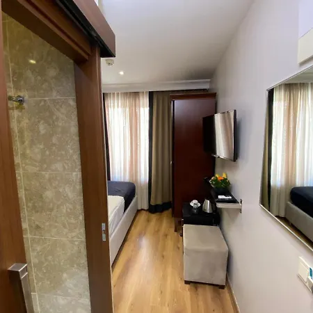 Hotel Four Doors 3*