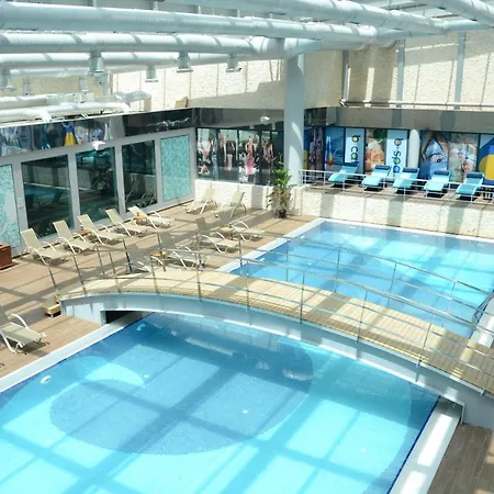Mercure West & Convention Center Hotel 5*