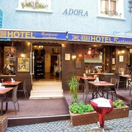 Adora Cafe & Restaurant Ξενοδοχείο 3*