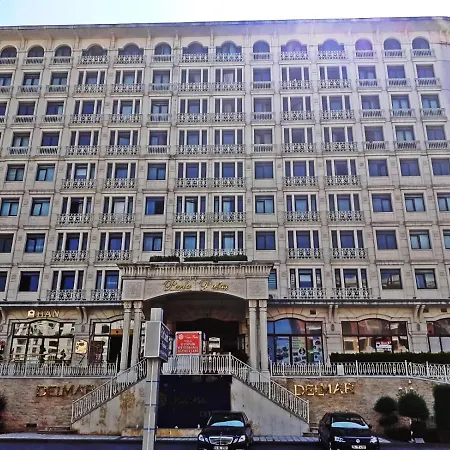 Hotel Houses Saw