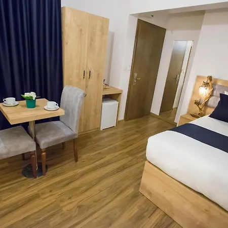 Ξενοδοχείο Golden Street 3*