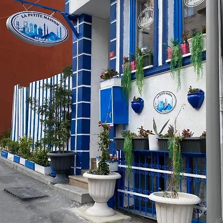 Отель La Petite Maison 3*