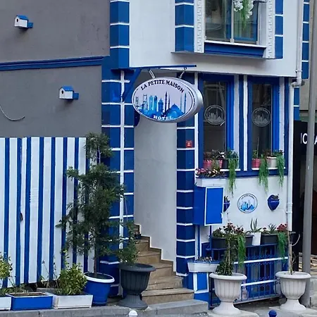 Отель La Petite Maison 3*