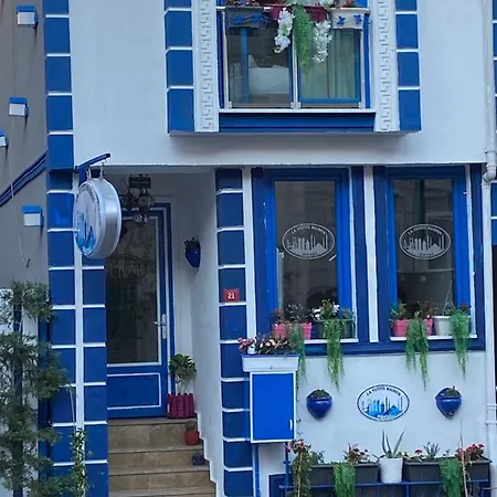 La Petite Maison
