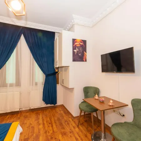 Opera House Hotel 2*