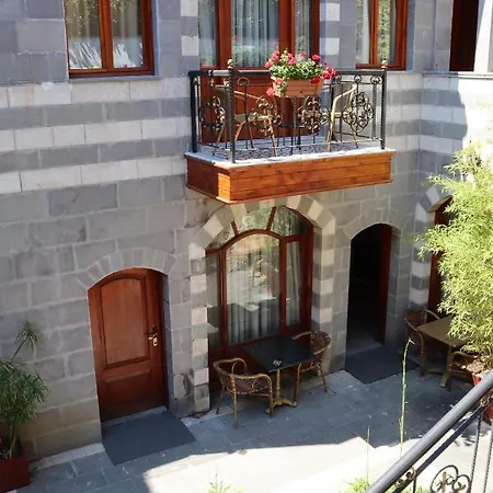 Rose Garden Hotel 4*