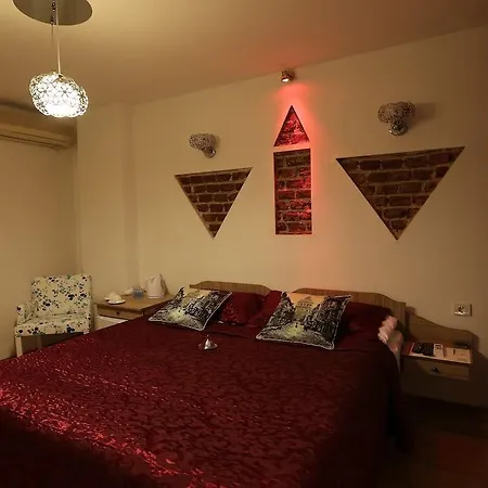 Corner Hot 3*