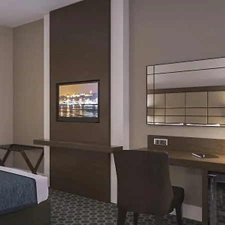 Otel Mercure West & Convention Center 5*