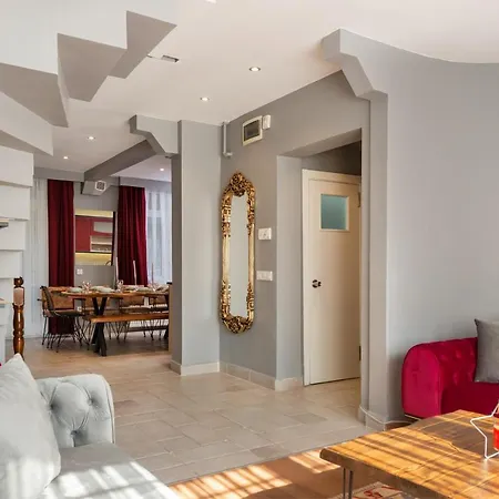 Bright Aparthotel