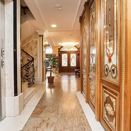 Western Empire Palace & Hotel 4*