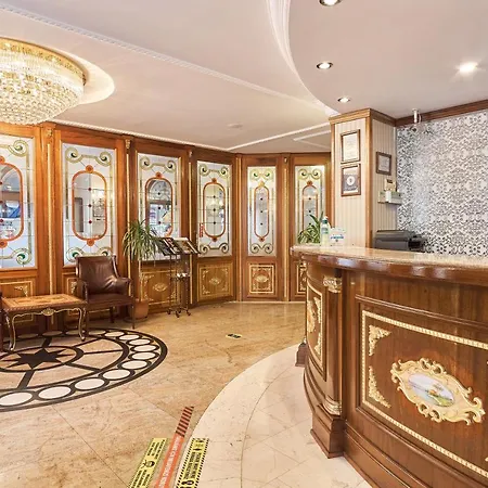 Western Empire Palace & 4*