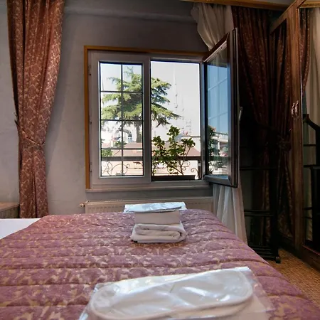 Grand Ambiance Hotel 2*