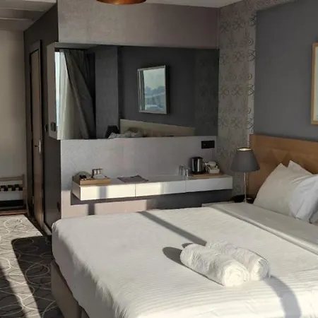 Four-g Hotel 2*