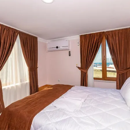 Tavra Hotel 2*