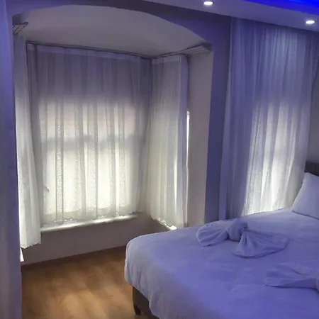 Darkblue Hotel