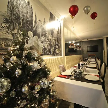 Hotel Tria Elegance