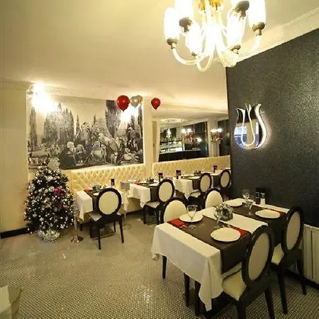 Tria Elegance