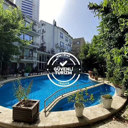 Blanche & Garden Pool 3*